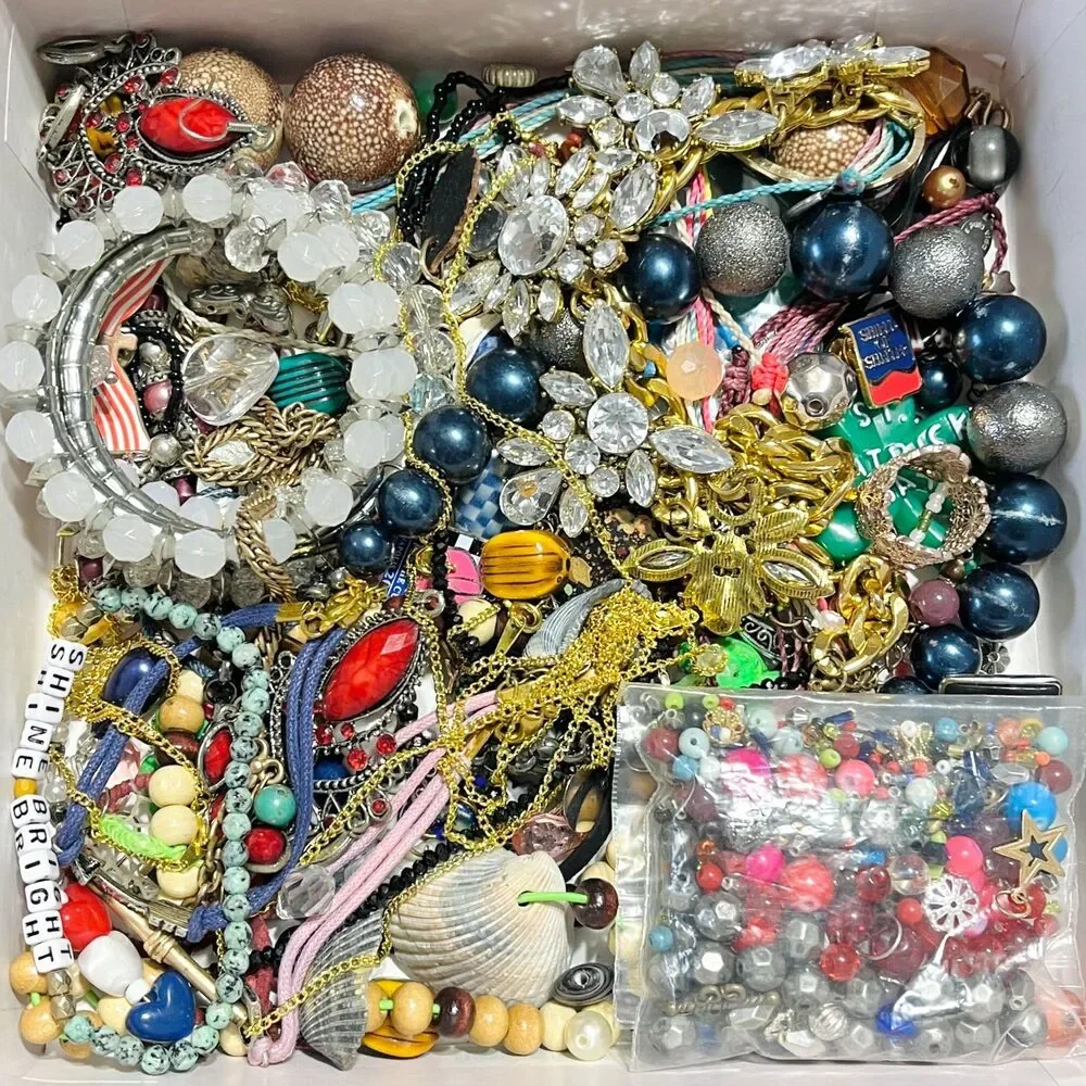 VTG - Now Repurpose Junk Jewelry Rhinestone Beads DIY Craft Supplies Box 1#10.8